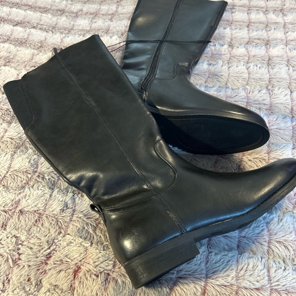 Universal Threads Black Women
Boots Size 7.5 - Picture 5 of 6